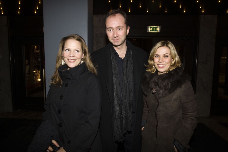 Forfatter Åsne Seierstad (t.v.) sammen med kulturminister Trond Giske og ekssamboer til Giske, Anne Grethe Moe (t.h.) på vei inn til premiereforestillingen på Les Misérables på Hovedscenen, Oslo Nye Teater i 2009. Forfatter Åsne Seierstad (t.v.) sammen med kulturminister Trond Giske og ekssamboer til Giske, Anne Grethe Moe (t.h.) på vei inn til premiereforestillingen på Les Misérables på Hovedscenen, Oslo Nye Teater i 2009.