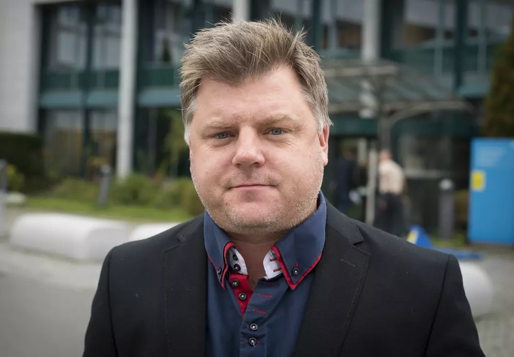 Tillitsvalgt Richard Aune er leder for NRKJ, som er fagforeningen for journalistene i NRK. Her utenfor NRKs hovedkvarter på Marienlyst i Oslo.