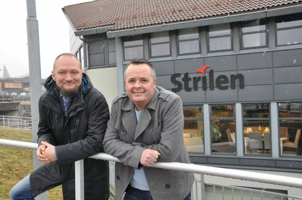 Eirik Langeland Fjeld (t.v.) tar onsdag formelt over som Strilen-redaktør etter Stig Erik Elliott.