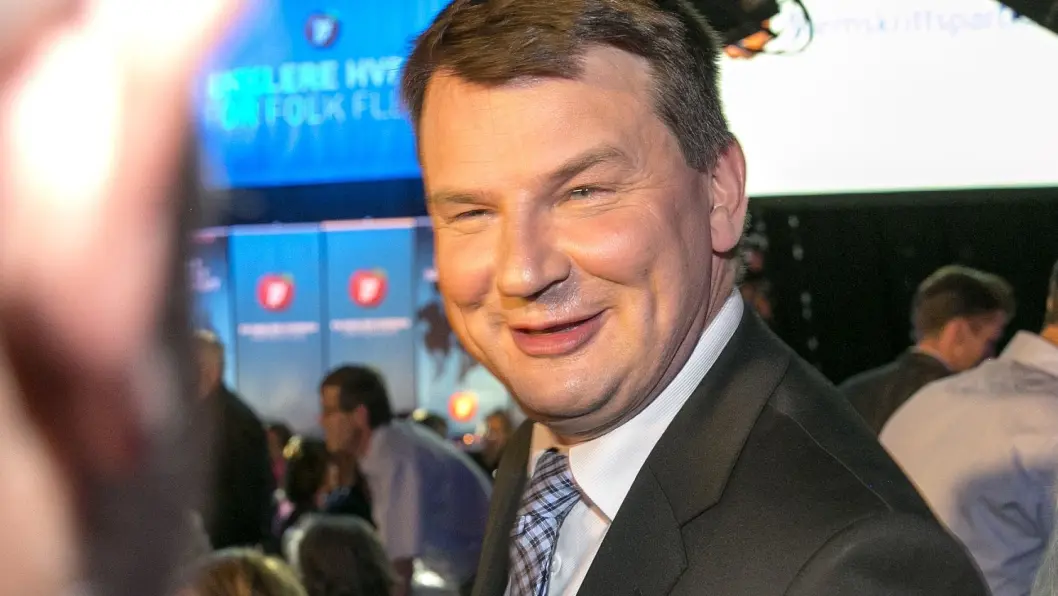 Tor Mikkel Wara har de senere åra gjort flere oppdrag for Frp. Her under valgvaken i 2013, da partiet vant regjeringsmakt. Tor Mikkel Wara har de senere åra gjort flere oppdrag for Frp. Her under valgvaken i 2013, da partiet vant regjeringsmakt.