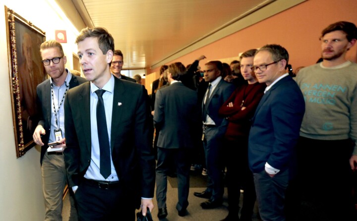 Mats Rønning (t.v.) i kjent driv på Stortinget - her i forbindelse med budsjettforhandlingene høsten 2016.