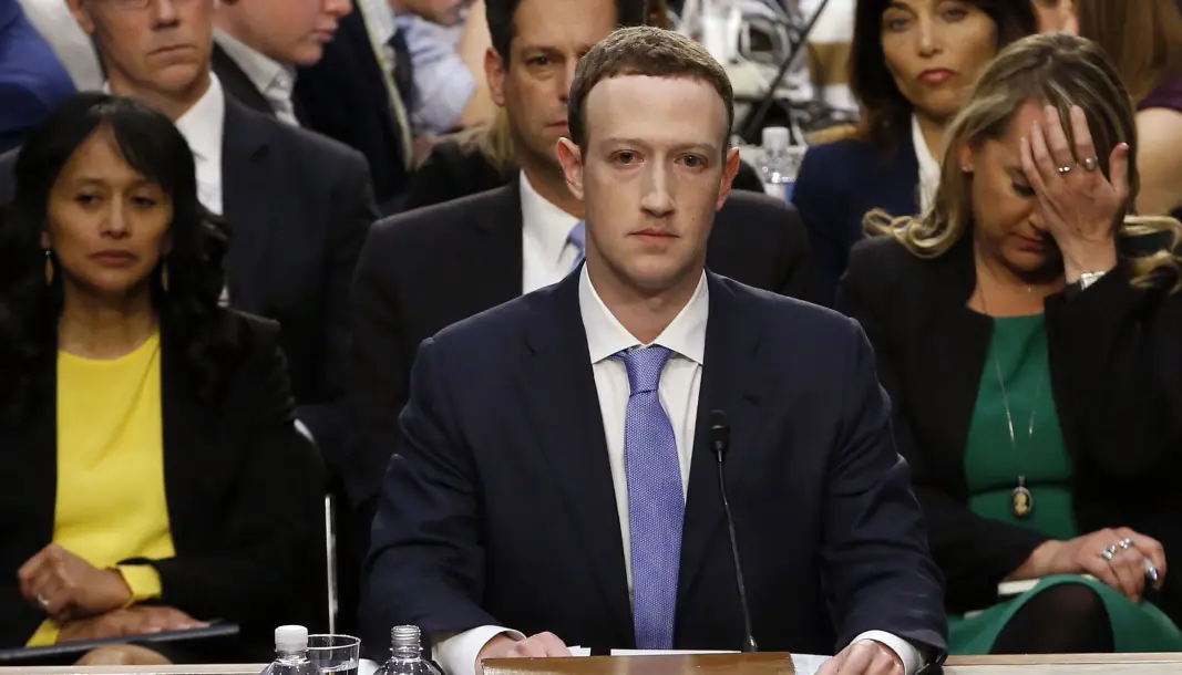 Facebook-sjef Mark Zuckerberg, her på høring i Senatet. Facebook-sjef Mark Zuckerberg, her på høring i Senatet.