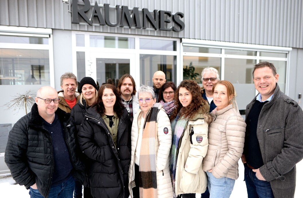 RAUMNES, fra venstre: Jan Erik Hæhre, Roy Andersen, Marie Korsvoll Evensen, Nina Nøsterud, Tommy Simon Norum, Britt Gulbrandsen, Thomas Frigård, Lisbet Bekkeli Amundsen, Marie Borgen Winbladh, Ole Erik Eier, Ida N. Melien og Fred C. Gjestad. RAUMNES, fra venstre: Jan Erik Hæhre, Roy Andersen, Marie Korsvoll Evensen, Nina Nøsterud, Tommy Simon Norum, Britt Gulbrandsen, Thomas Frigård, Lisbet Bekkeli Amundsen, Marie Borgen Winbladh, Ole Erik Eier, Ida N. Melien og Fred C. Gjestad.