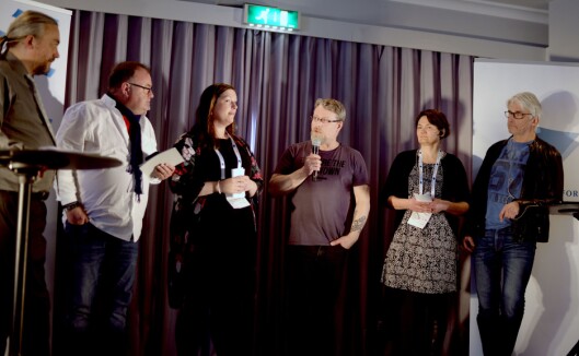 Lokalavisredaktører på scena for å snakke om funnene. Lokalavisredaktører på scena for å snakke om funnene.