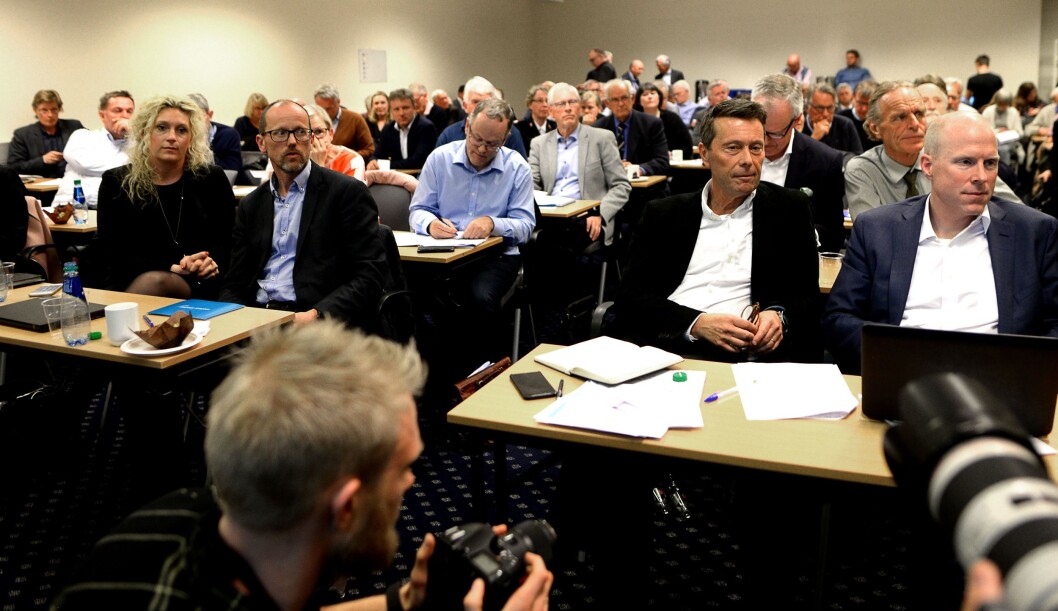 Foran fra venstre: Konserndirektør Kristin Steien Bratlie, konsernsjef Per Magne Tveiten, styreleder Tomas Brunegård og advokat Svein Svein Haaland. Foran fra venstre: Konserndirektør Kristin Steien Bratlie, konsernsjef Per Magne Tveiten, styreleder Tomas Brunegård og advokat Svein Svein Haaland.