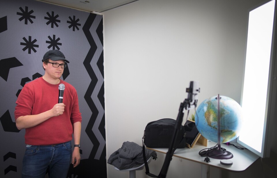 Fungerende redaksjonssjef Ole Marius Trøen i NRK P3nyheter. Her i deres studio for sosiale medier. Fungerende redaksjonssjef Ole Marius Trøen i NRK P3nyheter. Her i deres studio for sosiale medier.