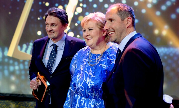 HEDRET SENKVELD-DUOEN: Statsminister Erna Solberg delte ut Gullrutens hederspris til Thomas Numme og Harald Rønneberg.