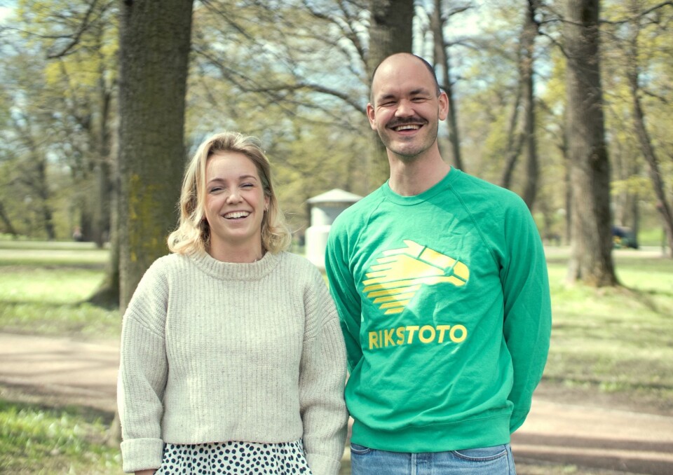 Vinnerne av Gulltusjen 2018 i kategorien for reklamebyråer: Anorak-teamet Anna Berg Gjendem og Jens Bjørklund.
