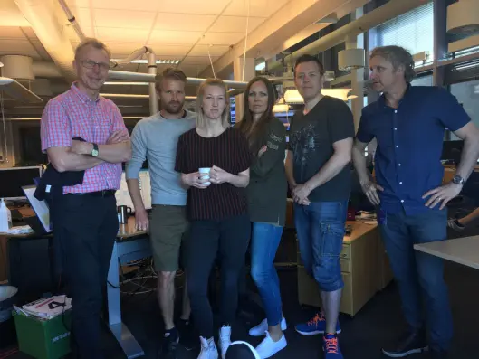 Ansatte i NRK Sørlandet er spente på utfallet. Fra venstre: Svein Sundsdal, Hans Erik Weiby, Kristin Olsen, Kari Jeppestøl Arntzen, Jon Anders Møllen og Eirik Damsgård. Ansatte i NRK Sørlandet er spente på utfallet. Fra venstre: Svein Sundsdal, Hans Erik Weiby, Kristin Olsen, Kari Jeppestøl Arntzen, Jon Anders Møllen og Eirik Damsgård.