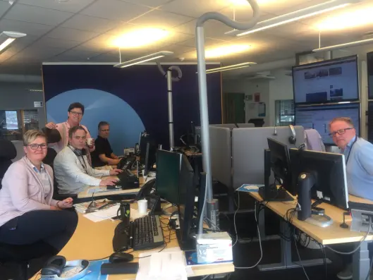 En av redaksjonene i NRK Møre og Romsdal - her fra Ålesund: Janne Brit Aasen, Håvard Ketil Sporsheim, Sissel Brunstad, Jon Arne Akselsen og Terje Reite. En av redaksjonene i NRK Møre og Romsdal - her fra Ålesund: Janne Brit Aasen, Håvard Ketil Sporsheim, Sissel Brunstad, Jon Arne Akselsen og Terje Reite.
