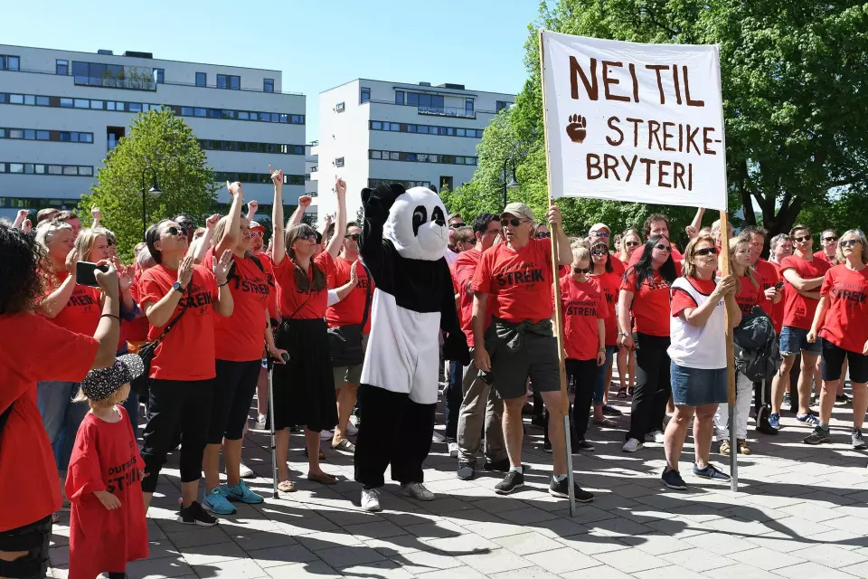 NRK-journalister holdt tidligere denne uka demonstrasjon mot streikebryteri.