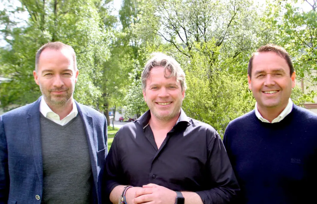 Vefsn No blir tredje avis i Nu-gruppen og Pål Leknes Hanssen (i midten) blir ansvarlig redaktør. Her flankert av styreleder Geir Are Jensen i Bodø Nu (til venstre) og Ståle Pettersen, daglig leder i Bodø Nu og Rana No. Vefsn No blir tredje avis i Nu-gruppen og Pål Leknes Hanssen (i midten) blir ansvarlig redaktør. Her flankert av styreleder Geir Are Jensen i Bodø Nu (til venstre) og Ståle Pettersen, daglig leder i Bodø Nu og Rana No.