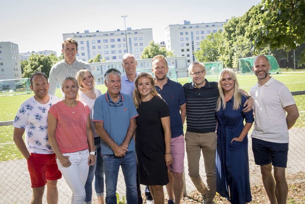 Her er TVs og NRKs VM-lag samlet på fotballbanen ved NRK på Marienlyst, som oppladning til VM-sendingene. Her er TVs og NRKs VM-lag samlet på fotballbanen ved NRK på Marienlyst, som oppladning til VM-sendingene.
