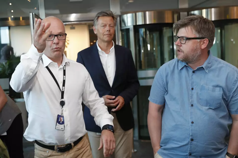 BEKLAGET: Juridisk direktør Olav Nyhus (i midten) beklager unyanserte innsyn. Til høyre NRKJ-leder Richard Aune, til venstre kringkastingssjef Thor Gjermund Eriksen.