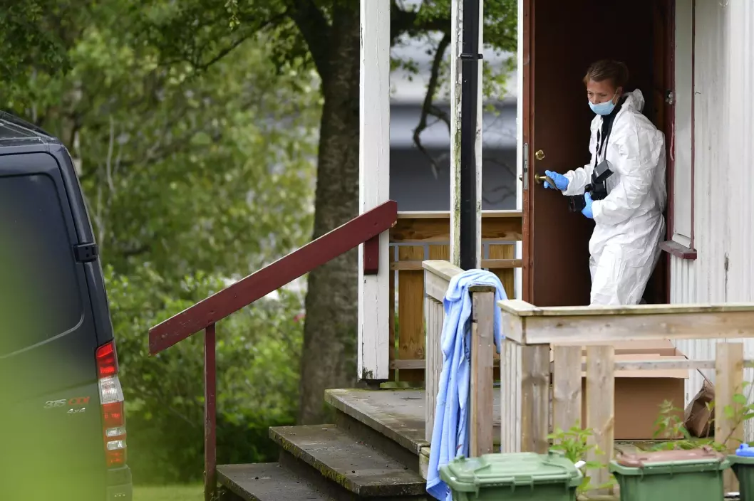 En mann ble fredag morgen skutt i beinet av politiet og to andre er sendt til sykehus med knivskader i Skogn i Trøndelag. Men politiet varslet aldri om hendelsen på Twitter.