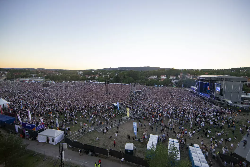 Verdensstjernen Eminem holdt konsert foran 55.000 fans på Voldsløkka i Oslo, men fotografene fikk ikke slippe inn.