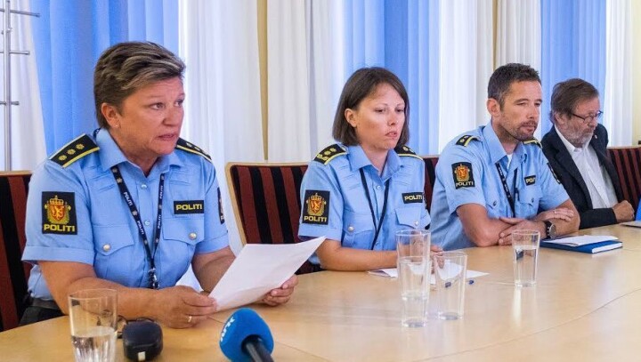 Politiets pressekonferanse etter knivdrapet i Vadsø. Unni Pedersen Stock, leder for Varanger politistasjonsdistrikt, påtaleansvarlig Ylva Helen Kvikkstad, etterforskningsleder Steffen Andreassen og fungerende og ordfører Otto Strand.