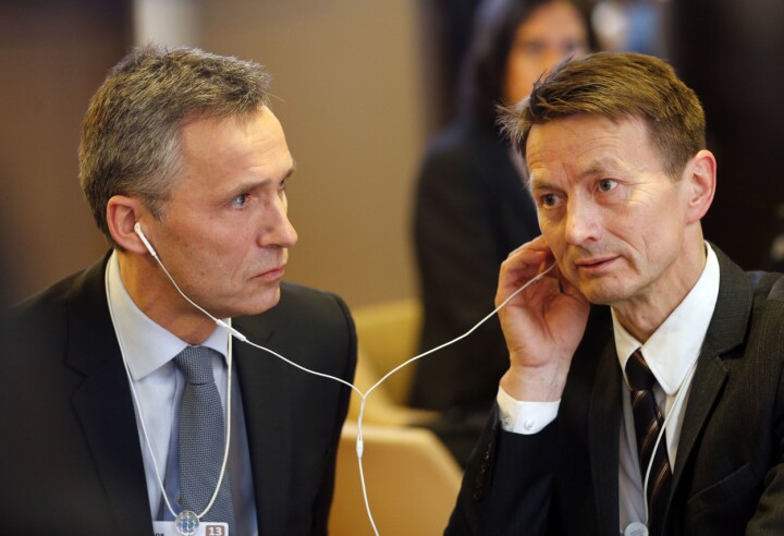 Tidligere statsminister Jens Stoltenberg (t.v.) og nå avdøde Hans Kristian Amundsen