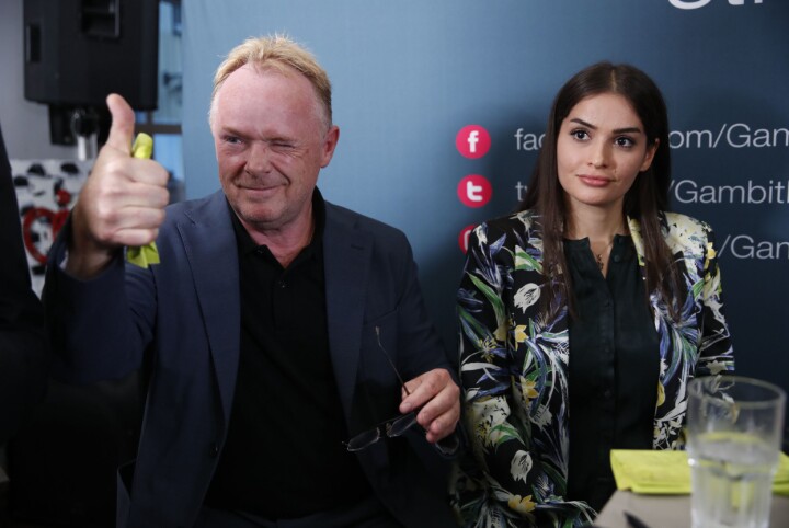 Per Sandberg og Bahareh Letnes møtte pressen i Arendal.