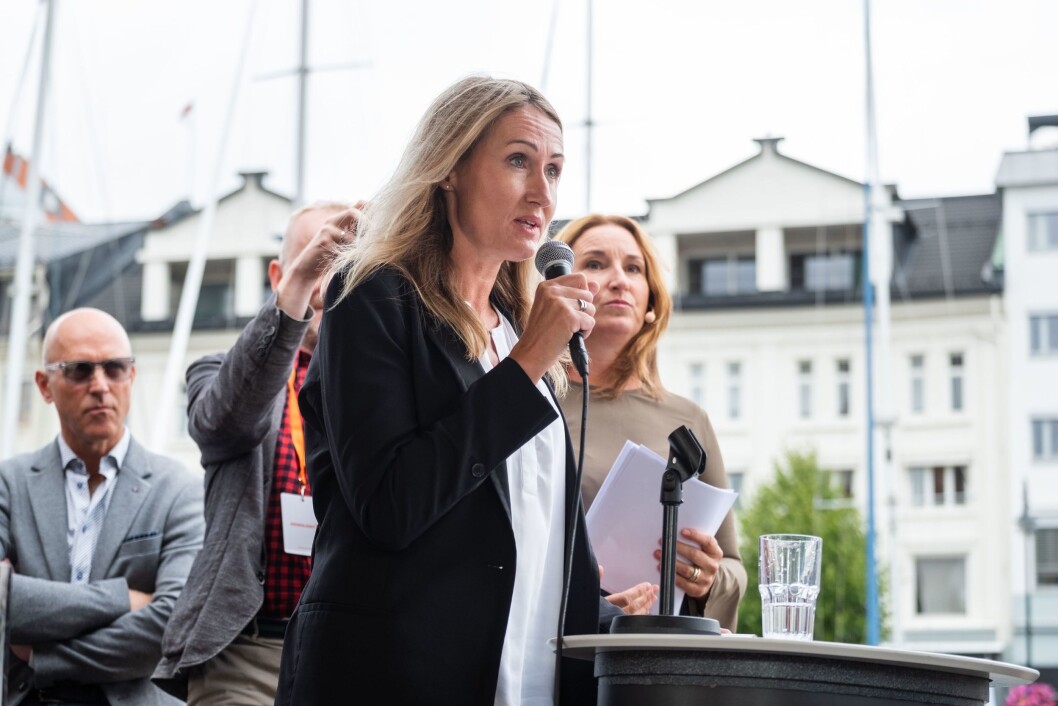 Kirsti Husby, sjefredaktør i Adresseavisen, under den store mediedebatten i Arendal. Kirsti Husby, sjefredaktør i Adresseavisen, under den store mediedebatten i Arendal.