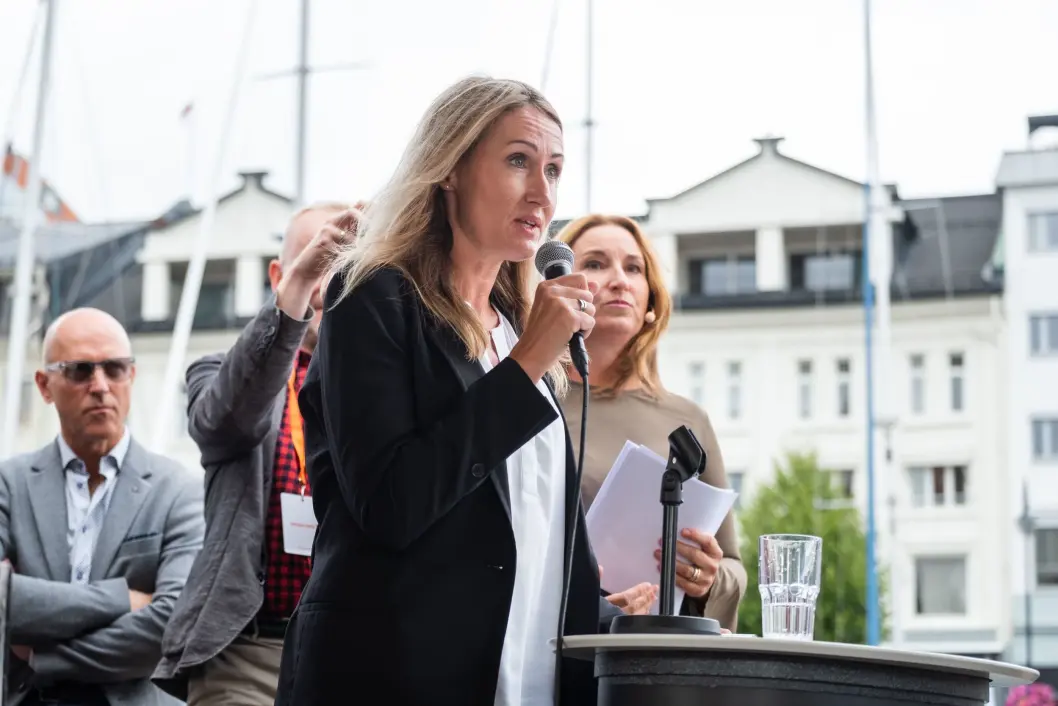 Kirsti Husby, sjefredaktør i Adresseavisen, under den store mediedebatten i Arendal. Kirsti Husby, sjefredaktør i Adresseavisen, under den store mediedebatten i Arendal.