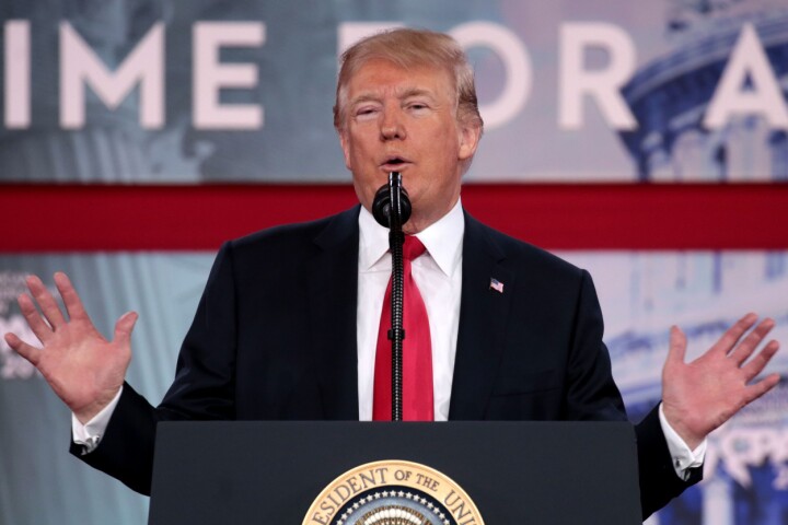Donald Trumps kommunikasjonssjef går av