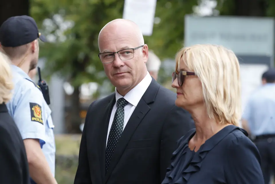 Kringkastingssjef Thor Gjermund Eriksen og Hege Duckert. Her fra Thorvald Stoltenbergs bisettelse Kringkastingssjef Thor Gjermund Eriksen og Hege Duckert. Her fra Thorvald Stoltenbergs bisettelse