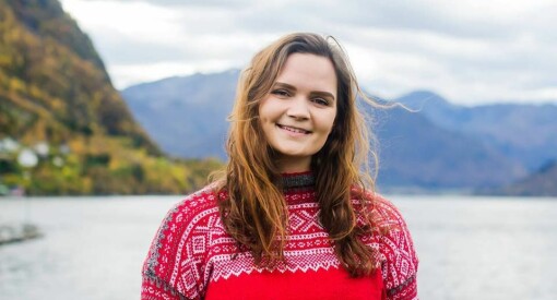 Liv Aarberg er (23) ansatt som kommunikasjons­rådgiver i Venstre