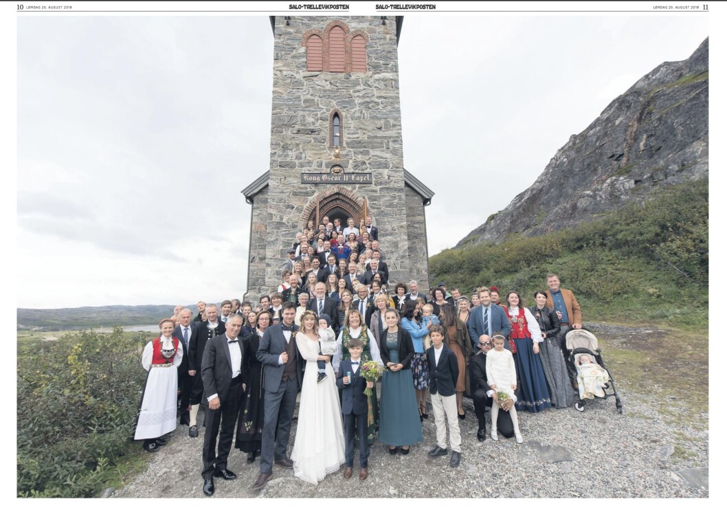 I avisa var det helt dagsferske bilder fra bryllupet. I avisa var det helt dagsferske bilder fra bryllupet.