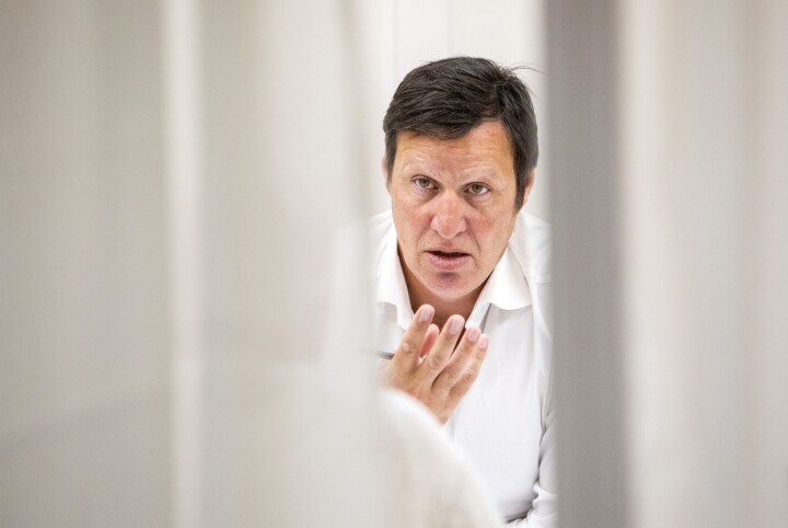 Tom Tvedt har hatt en turbulent periode som idrettspresident. Nå må han bestemme seg for om han skal satse på gjenvalg.