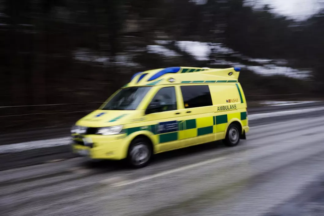 Illustrasjonfoto av av svensk ambulanse.