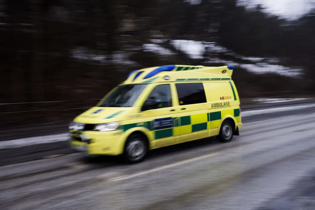 Illustrasjonfoto av av svensk ambulanse. Illustrasjonfoto av av svensk ambulanse.