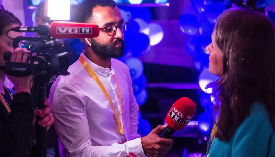 VGTVs Vilde Worren og Ahmed Fawad Ashraf intervjuer VGs politiske redaktør Hanne Skartveit på Sverigedemokraternas valgvake søndag.