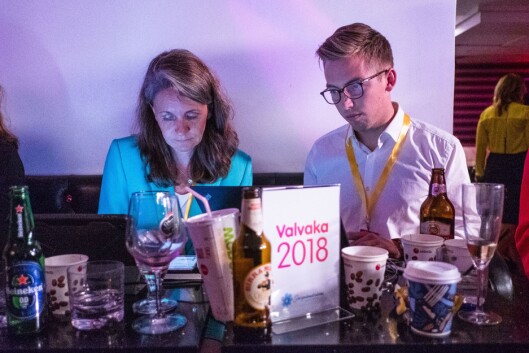 Politisk redaktør i VG, Hanne Skartveit og journalist Lars Joakim Skarvøy. Her frå det svenske valet i fjor haust. Politisk redaktør i VG, Hanne Skartveit og journalist Lars Joakim Skarvøy. Her frå det svenske valet i fjor haust.