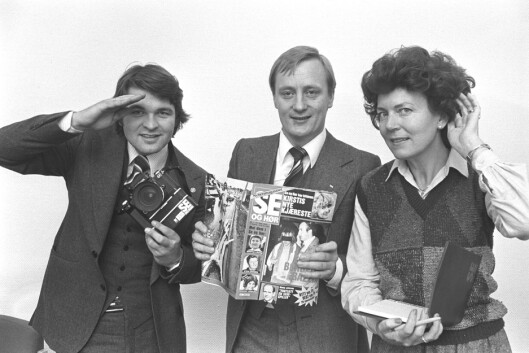 40 ÅR SIDEN: Det nye aktualitetsbladet «Se og Hør» blir presentert for pressen. Her (t.v.) fotograf Oddvar Walle Jensen og journalist Vera Myhre sammen med sjefredaktør Knut Håvik (midten). Foto: Bjørn Sigurdsøn NTB / Scanpix 40 ÅR SIDEN: Det nye aktualitetsbladet «Se og Hør» blir presentert for pressen. Her (t.v.) fotograf Oddvar Walle Jensen og journalist Vera Myhre sammen med sjefredaktør Knut Håvik (midten). Foto: Bjørn Sigurdsøn NTB / Scanpix