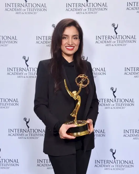 Deeyah Khan vant Emmypris for debutdokumentaren "Banaz: A Love Story", og fulgte opp nå med å vinne en ny Emmy for "White Right: Meeting the Enemy". Deeyah Khan vant Emmypris for debutdokumentaren "Banaz: A Love Story", og fulgte opp nå med å vinne en ny Emmy for "White Right: Meeting the Enemy".