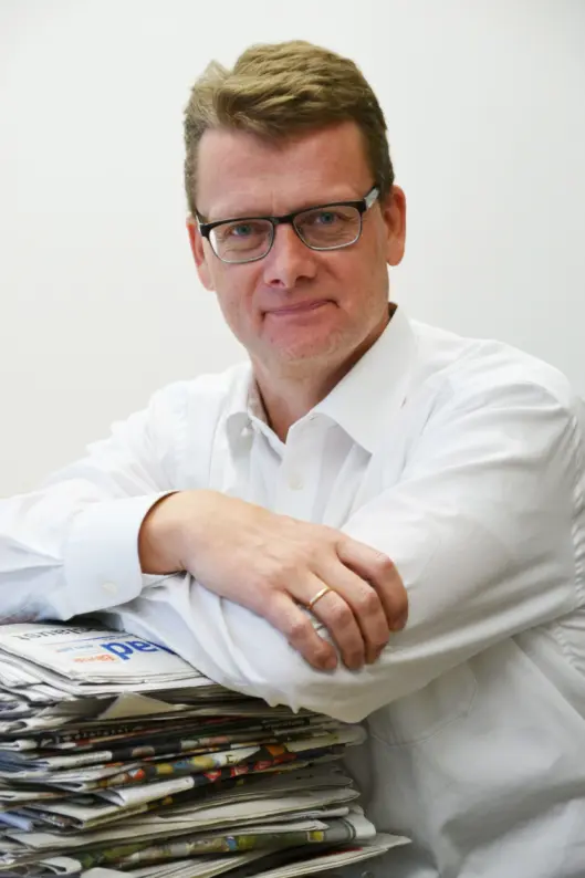 Geir K Hus, markeds- og informasjonssjef i Landslaget for lokalaviser. Geir K Hus, markeds- og informasjonssjef i Landslaget for lokalaviser.