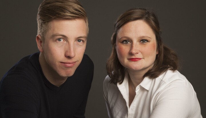 Forfatterne Lars Joakim Skarvøy og Marie Melgård jobber til daglig som politiske journalister i VG.