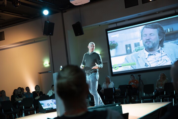 Facebook Norge-sjef Rune Paulseth på scenen under Mediekonferansen