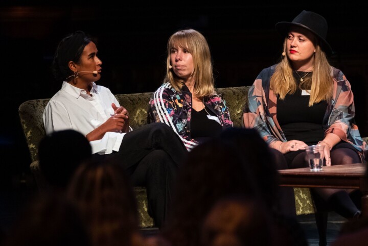 De tre nominerte: Nora Ibrahim (28), redaksjonssjef i NRK P3, vinner Anniken Renslo Sandvik, ansvarlig redaktør i Finnmarken og Julie Lundgren (31), redaktør med ansvar for produkt og innovasjon i Dagens Næringsliv.