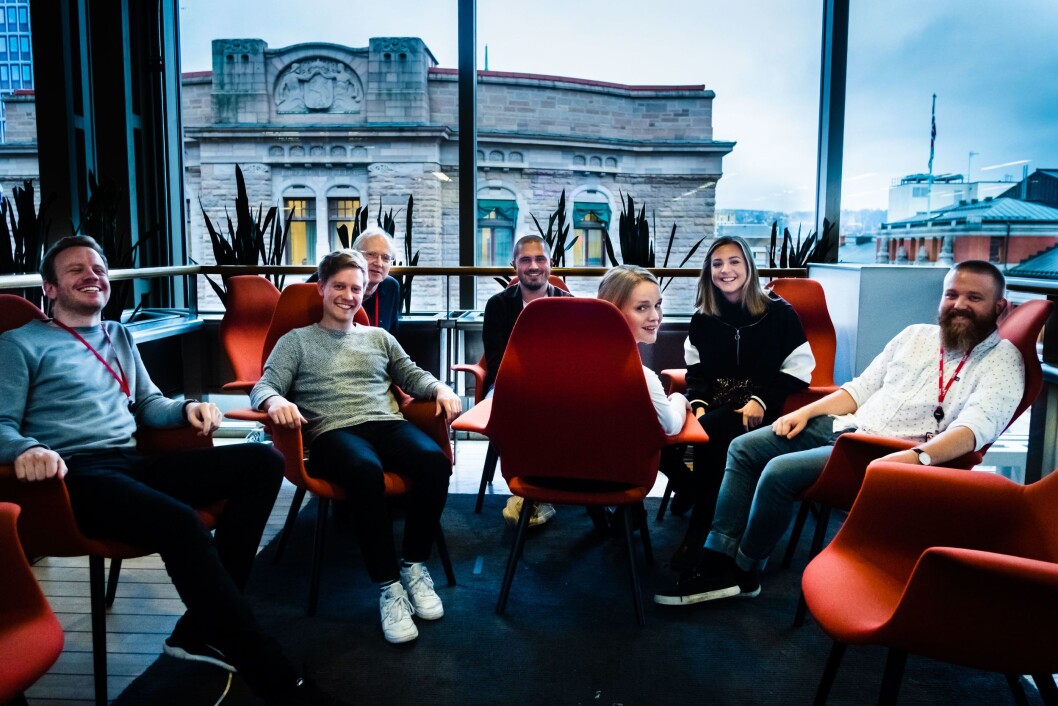 I et av fellesområdene i VG-huset sitter hele Snapchat-redaksjonen til VG. Fra venstre: Mathias Jørgensen, Eirik Tufteland Kroken, Stian Bråthen, Bastian Lunde Hvitmyhr, Kristina Kinne, Randi Midtskog og Jonathan Falk. I et av fellesområdene i VG-huset sitter hele Snapchat-redaksjonen til VG. Fra venstre: Mathias Jørgensen, Eirik Tufteland Kroken, Stian Bråthen, Bastian Lunde Hvitmyhr, Kristina Kinne, Randi Midtskog og Jonathan Falk.
