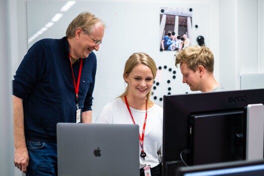 Stian Bråthen (t.v.), Kristina Kinne og Eirik Tufteland Kroken i heftig debatt om en snap de lager. Stian Bråthen (t.v.), Kristina Kinne og Eirik Tufteland Kroken i heftig debatt om en snap de lager.