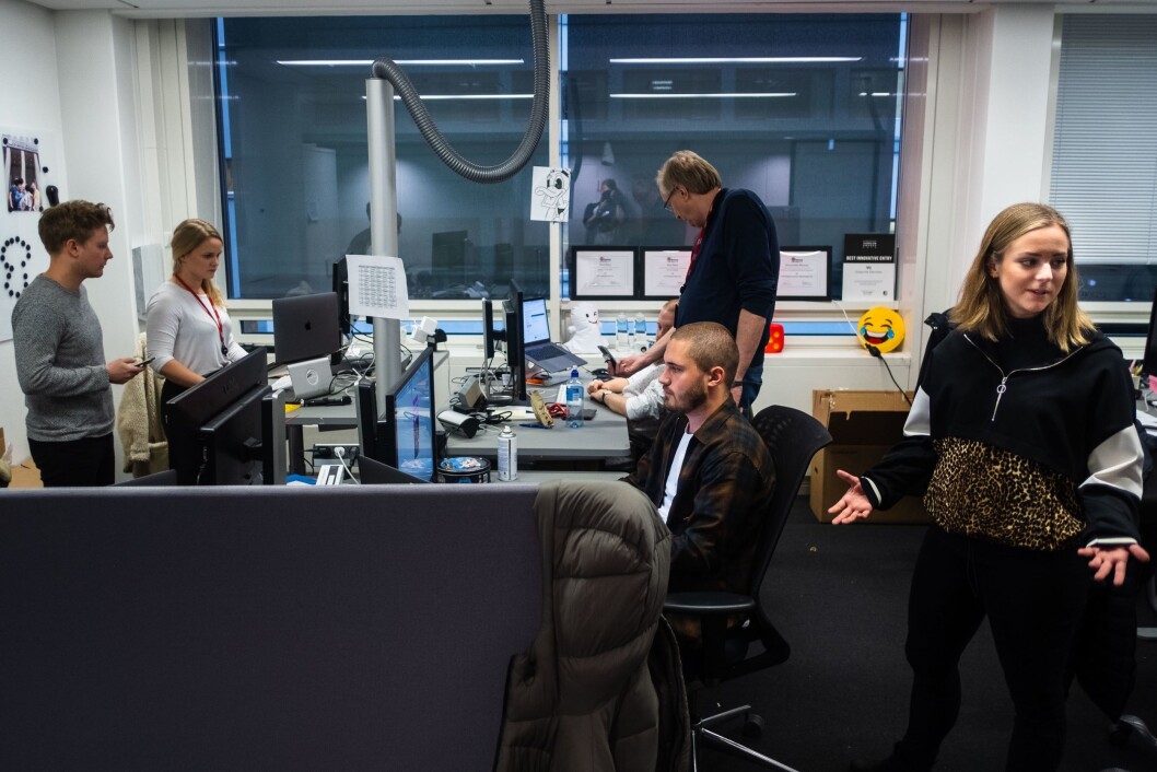 IN ACTION: VG Snapchat-redaksjon i sitt naturlige habitat. Fra venstre: Eirik Tufteland Kroken, Kristina Kinne, Jonathan Falck, Stian Bråthen, Bastian Lunde Hvitmyhr og Randi Midtskog. IN ACTION: VG Snapchat-redaksjon i sitt naturlige habitat. Fra venstre: Eirik Tufteland Kroken, Kristina Kinne, Jonathan Falck, Stian Bråthen, Bastian Lunde Hvitmyhr og Randi Midtskog.