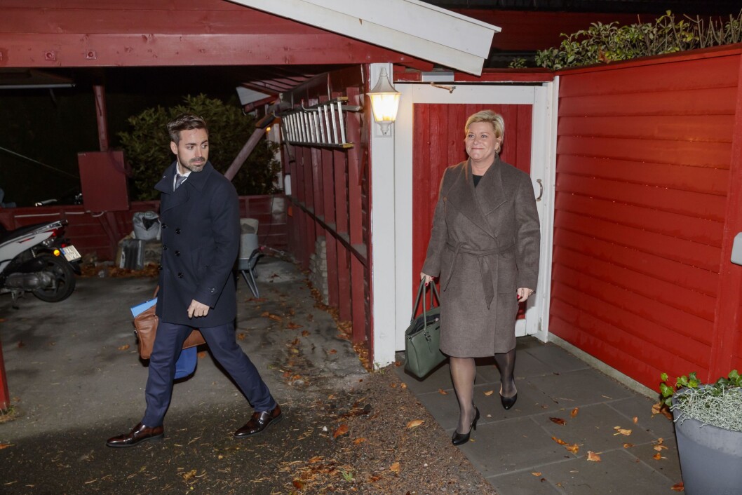 Finansminister Siv Jensen utenfor sin bolig i Oslo, på vei til jobb for legge frem neste års statsbudsjett.Til høyre går Statssekretær Petter Kvinge-TvedtFoto: Cornelius Poppe / NTB scanpix Finansminister Siv Jensen utenfor sin bolig i Oslo, på vei til jobb for legge frem neste års statsbudsjett.Til høyre går Statssekretær Petter Kvinge-TvedtFoto: Cornelius Poppe / NTB scanpix