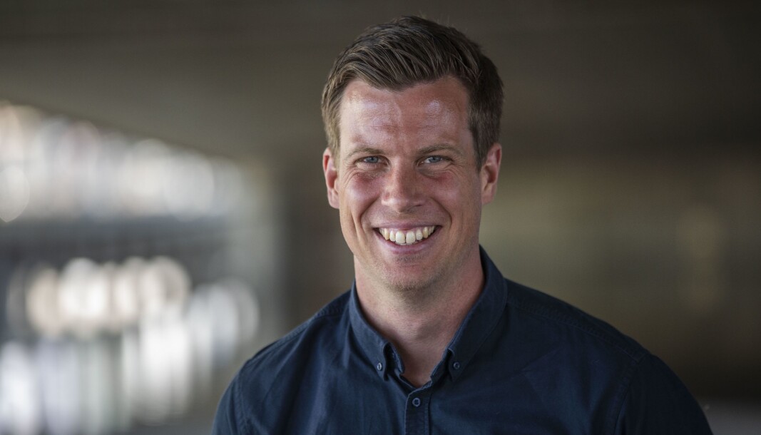 Fotballekspert Jesper Mathisen i TV 2, har testet positivt for koronasmitte. Kanalen mistenker at testen kan være falsk. Fotballekspert Jesper Mathisen i TV 2, har testet positivt for koronasmitte. Kanalen mistenker at testen kan være falsk.