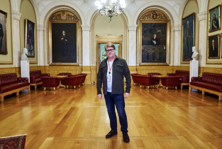 Eirik Mosveen i sitt naturlige miljø: På Stortinget.