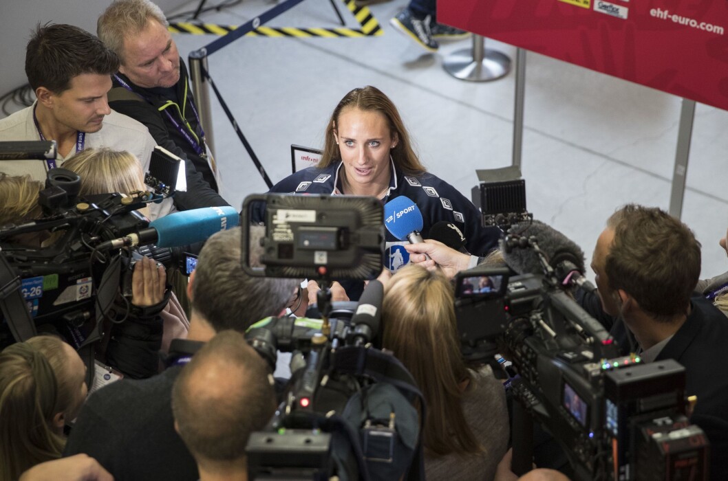 Camilla Herrem snakker med pressen før kampen mot Tsjekkia.Foto: Vidar Ruud / NTB scanpix Camilla Herrem snakker med pressen før kampen mot Tsjekkia.Foto: Vidar Ruud / NTB scanpix