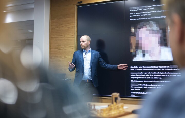 Sjefredaktør Gard Steiro i VG presenterte tirsdag for sine ansatte bakgrunnen for hvorfor de valgte å identifisere mannen. Medier24 har valgt å ikke identifisere - og har derfor sensurert ham.