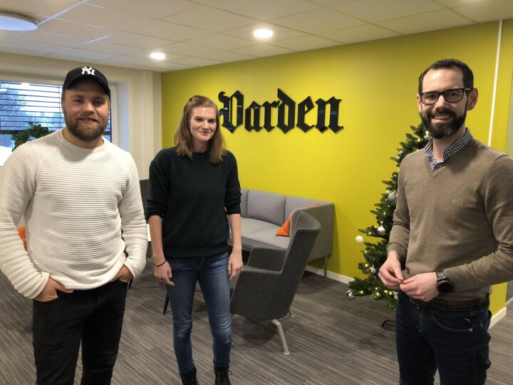 Jonas Sivertsen Fossing (28) og Caroline TarAngen (32) er ansatt som journalister i Varden
