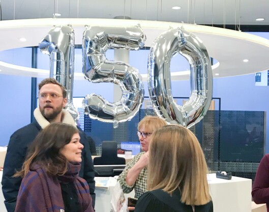 Første arbeidsdag etter nyttår feira Geir Ramnefjell, Sigrid Hvidsten, Hanne Haugsgjerd og Jeanette Andersen Dagbladet sin 150-årsdag. Dei sto i ein «minikaffibar» og serverte kaffi og gratulerte tilsette som kom på arbeid 2. januar. Første arbeidsdag etter nyttår feira Geir Ramnefjell, Sigrid Hvidsten, Hanne Haugsgjerd og Jeanette Andersen Dagbladet sin 150-årsdag. Dei sto i ein «minikaffibar» og serverte kaffi og gratulerte tilsette som kom på arbeid 2. januar.